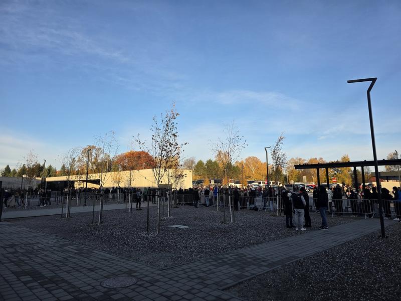 Queueing for Auschwitz