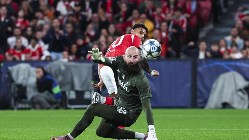Napoli ko con il Benfica, la corsa ai playoff Champions diventa più difficile ma non è ancora chiusa Napoli ko con il Benfica, la corsa ai playoff Champions diventa più difficile ma non è ancora chiusa