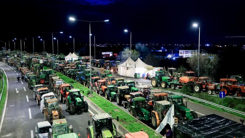 Σε μια κρίσιμη στροφή Σε μια κρίσιμη στροφή