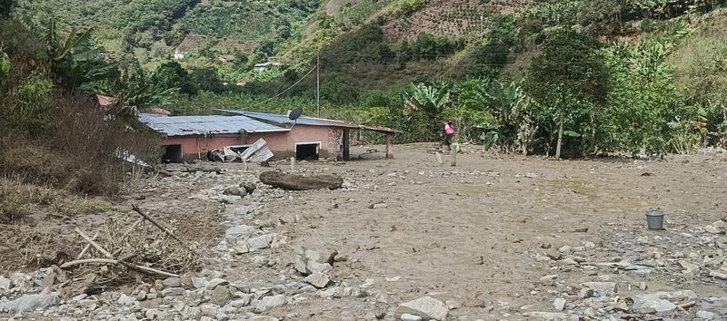 Gobernación de Mérida brinda atención integral en zona afectada de Guaraque Gobernación de Mérida brinda atención integral en zona afectada de Guaraque