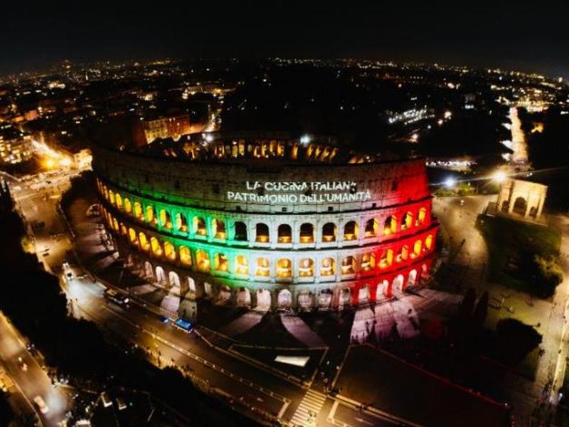 Cucina italiana, il Colosseo illuminato per celebrare il riconoscimento Unesco