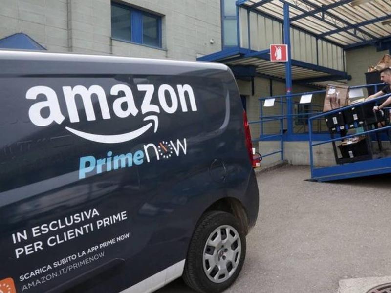 Amazon, accordo con l'Agenzia delle Entrate: il colosso pagherà 500 milioni al Fisco (invece dei 3 miliardi calcolati dalla Procura)