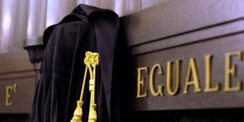 Ferrara, rapine per pagare debiti di droga. Nessuna estorsione ai complici Ferrara, rapine per pagare debiti di droga. Nessuna estorsione ai complici