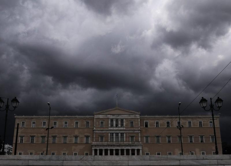 Στην αόρατη κόψη της κρίσης