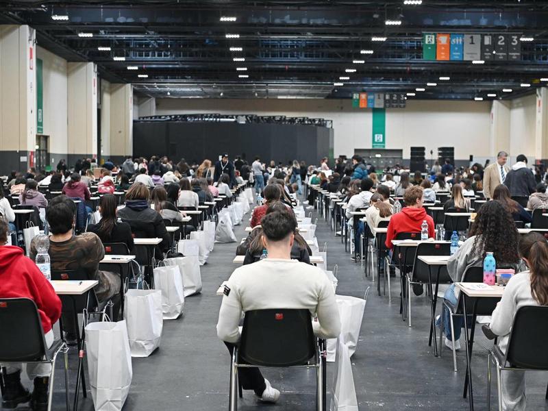 Una scuola platonica con esami di ammissione