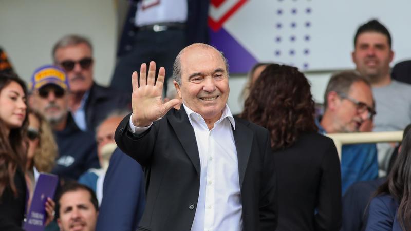 Commisso: “La Fiorentina non è in vendita. La crisi? Mi scuso con i tifosi, tutti sono responsabili. Minacce ai giocatori sono indegne” Commisso: “La Fiorentina non è in vendita. La crisi? Mi scuso con i tifosi, tutti sono responsabili. Minacce ai giocatori sono indegne”