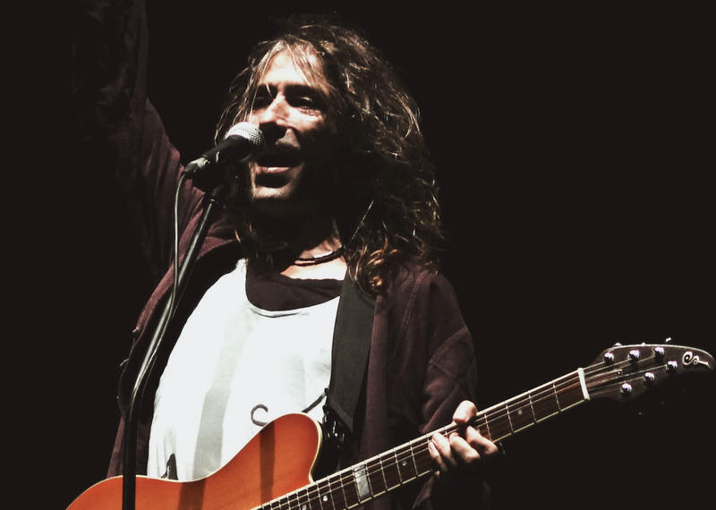 Querer a un desconocido Querer a un desconocido