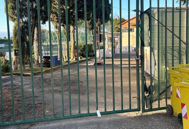 Cancello chiuso e campi vuoti: la Scuola Calcio del Livorno entra in sciopero