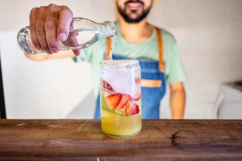 Élargir l’accès aux prêts-à-boire alcoolisés est risqué