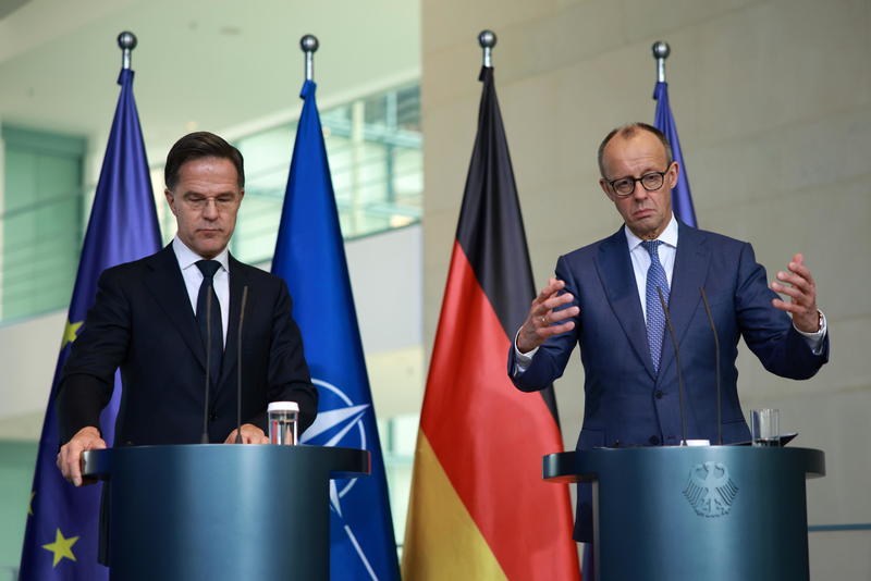 Guerra in Ucraina, Merz avvisa: “Nessuna pace sopra le nostre teste”. Lavrov risponde: “Le idee dell’Europa non sono utili ai negoziati”