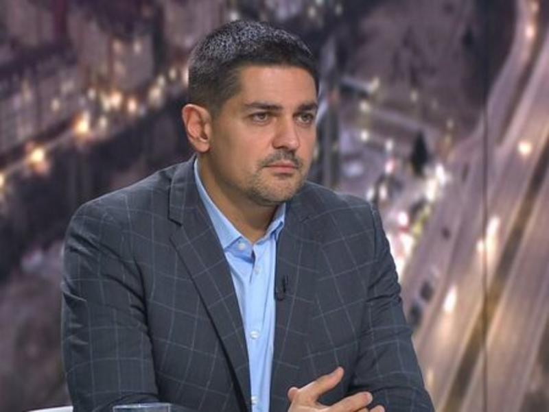 Радостин Василев: Очаквайте изненади, сега е моментът Румен Радев да слезе на терен, очакваме го там