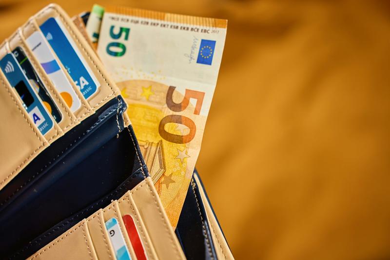 Le cash recule, mais reste solidement ancré dans les portefeuilles des Français