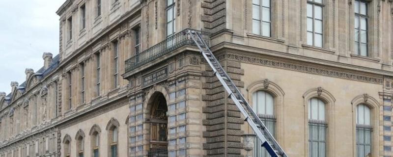 Furto del Louvre, ennesima gaffe: un documento ignorato per sette anni aveva previsto tutta la rapina