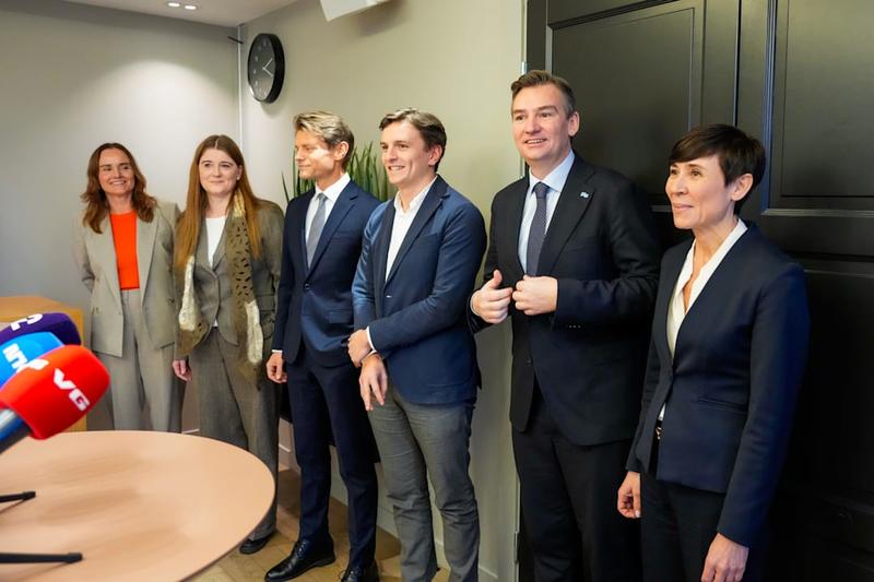 Irriterende få problemer innad i Høyre Irriterende få problemer innad i Høyre