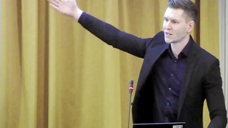 Allard erkänner egen trollfabrik