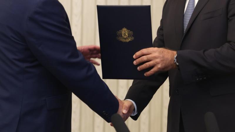 След оставката: Какъв е пътят към новите избори стъпка по стъпка След оставката: Какъв е пътят към новите избори стъпка по стъпка