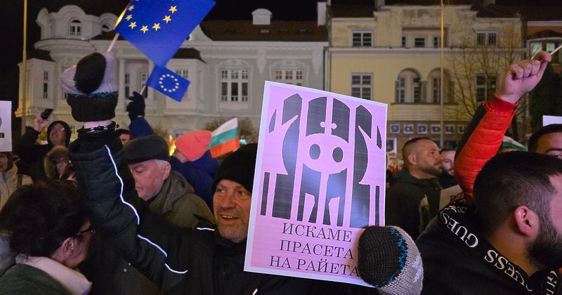 Падна! Но не спирайте, за да не падне върху нас