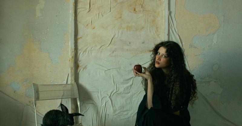 What the ‘Chair Theory’ Says About Dating and Relationships