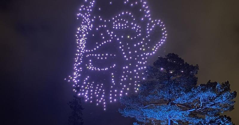 Bli med på en hjemsøkt kjendisfest. Bli med på en hjemsøkt kjendisfest.
