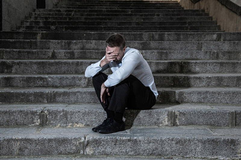 Abandonarse al dolor sin resistir; Es nuestra mayor debilidad, por Víctor Corcoba Herrero