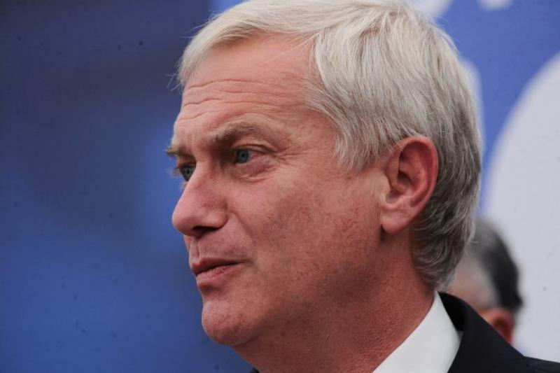 Kast mostrando los músculos en Chacalluta