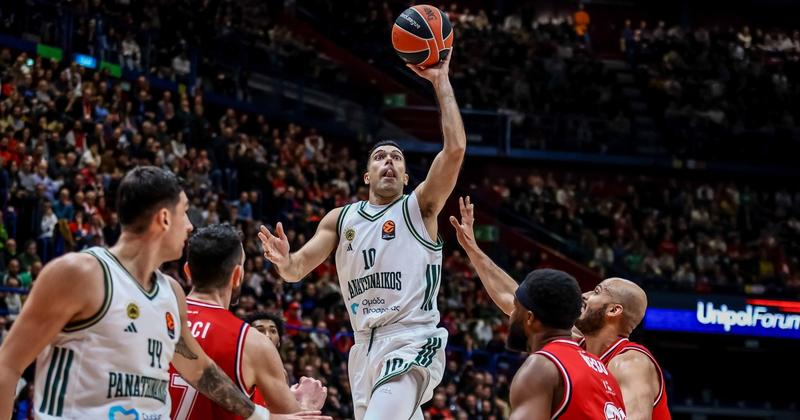 Φάλτσα φυσαρμόνικα στη Σκάλα του Μιλάνου Φάλτσα φυσαρμόνικα στη Σκάλα του Μιλάνου