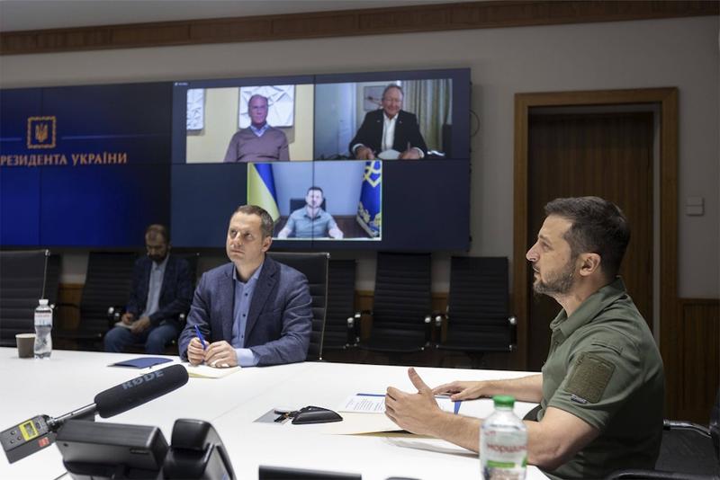 Kein Merz, kein Macron, kein Tusk: Übernimmt jetzt Blackrock die Ukraine-Verhandlungen?