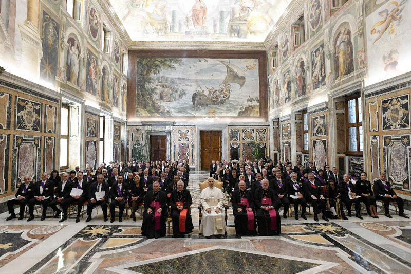 Non è il momento di mandare in pensione i diplomatici