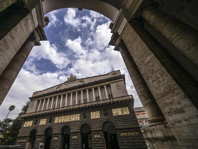 La Guardia di FinanzaÂ al Teatro San Carlo: acquisitiatti sulla precedente gestione