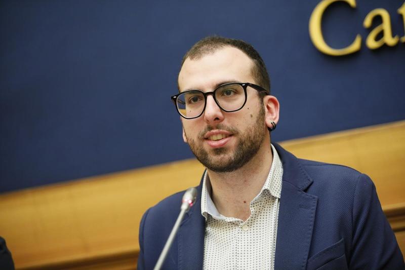 «Per il governo la Cannabis light è come la cocaina. E allora disobbedisco...»