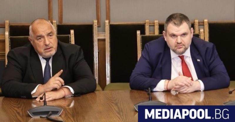 Кабинетът на ГЕРБ падна, Пеевски – не Кабинетът на ГЕРБ падна, Пеевски – не