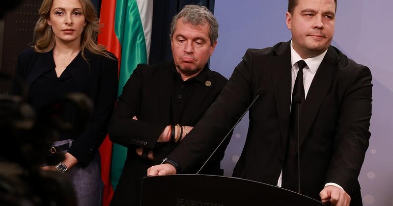 Тошко, чудя се сега, като ви няма, кой ще заплашва младите лекари