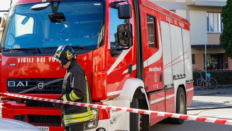 Allarme intossicazione in una scuola media di Milano: evacuate un centinaio di persone
