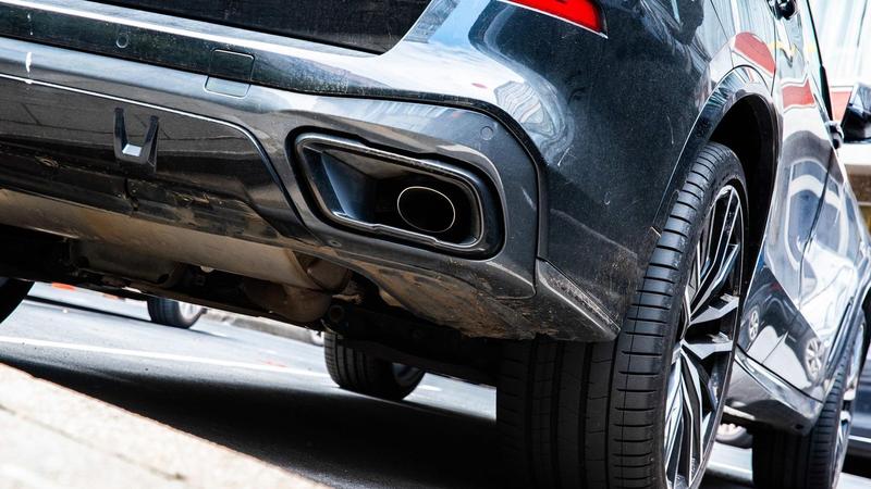 Schlingerkurs statt Überholspur: EU-Kommission schwächt europäische Autobranche