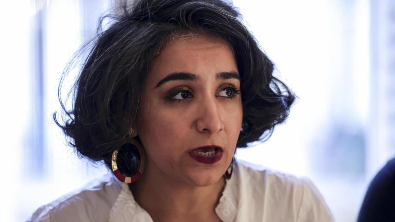 La Nobel per la pace Narges Mohammadi arrestata in Iran, fermata assieme ad altri attivisti durante una cerimonia commemorativa