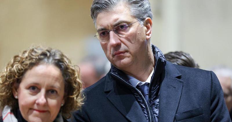 VIDEO Plenković vratio Milanoviću o Rafaleima: 'Pa dobro, neka ode u Pariz i kaže to Francuzima' VIDEO Plenković vratio Milanoviću o Rafaleima: 'Pa dobro, neka ode u Pariz i kaže to Francuzima'