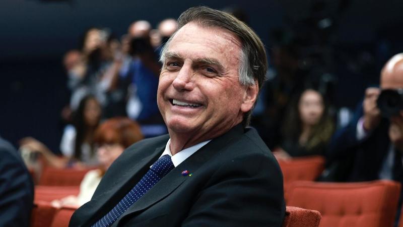 Com dosimetria, prisão de Bolsonaro fica igual à de idoso que furtou 4 tabletes de chocolate Com dosimetria, prisão de Bolsonaro fica igual à de idoso que furtou 4 tabletes de chocolate