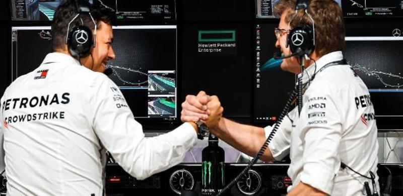 Brasileiro está de saída de Mercedes e é elogiado por Toto Wolff: 'Ele é ambicioso'