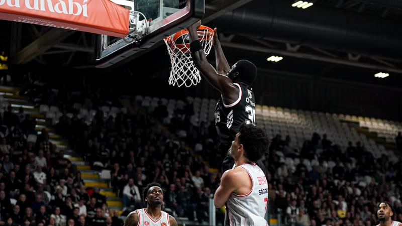 La Virtus cade a testa alta in casa con l’Hapoel, regina dell’Eurolega. Le pagelle: Edwards flop, ok Diouf