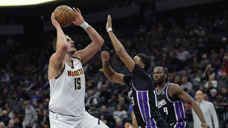 (VIDEO) Zanimljiv susret Divca i Jokića: Vlade napravio “grešku”, as Denvera morao da reaguje (VIDEO) Zanimljiv susret Divca i Jokića: Vlade napravio “grešku”, as Denvera morao da reaguje