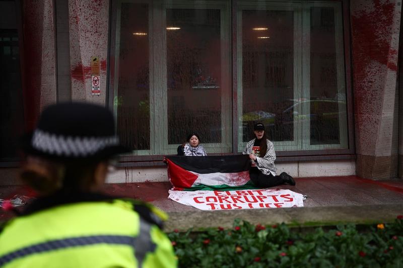 Anti-Israel activists vandalize UK justice ministry with red paint Anti-Israel activists vandalize UK justice ministry with red paint