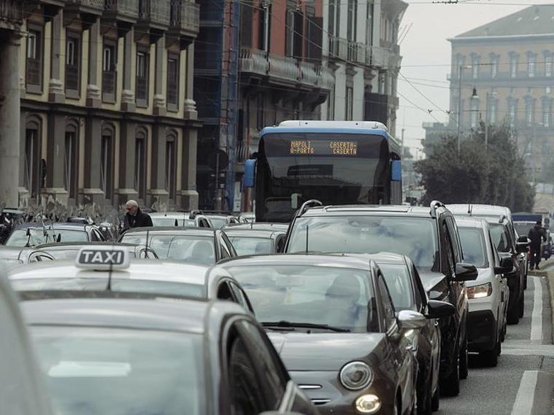 Smog a Napoli, dal Museo alla Ferrovia a via Epomeo: allarme per le polvere sottili Smog a Napoli, dal Museo alla Ferrovia a via Epomeo: allarme per le polvere sottili