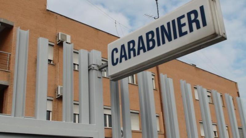 Spacciatore consegnaÂ la droga ai carabinieri:Â Â«Mia moglie mi tradiscePer favore arrestatemiÂ»