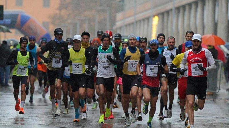 Maratona, start vicino. Domani in 3mila di corsa
