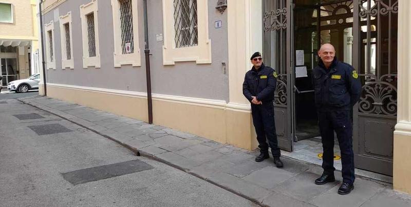 Livorno, accusa di violenza sessuale (e minacce con una pistola) per un consigliere comunale