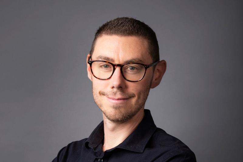 Pour l’« Église des cités », au commencement était le Web. Et si les réseaux sociaux avaient joué un rôle majeur dans le réveil des jeunes catholiques des quartiers populaires ? Ils les ont largement investis et ont pris conscience, bien que minoritaires, de leur vitalité, analyse Arnaud Bevilacqua dans sa chronique LES CITÉS DE DIEU.