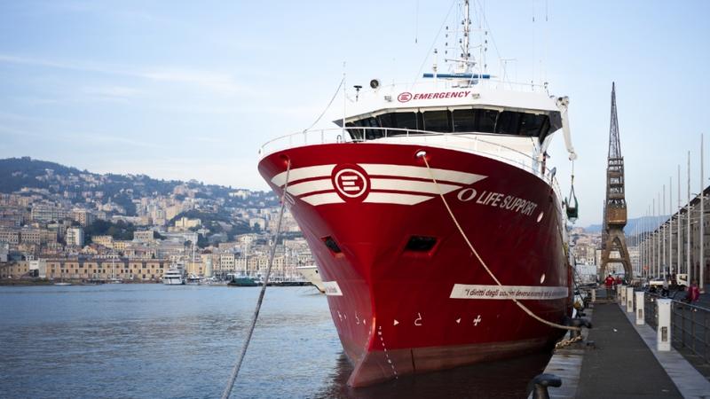 La nave di Emergency salva69 persone in mare al largodella Libia. Ora è diretta a Napoli per lo sbarco La nave di Emergency salva69 persone in mare al largodella Libia. Ora è diretta a Napoli per lo sbarco