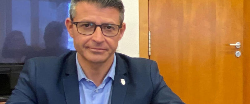 El PSOE abre expediente y suspende cautelarmente de militancia al alcalde de Almussafes tras una denuncia por acoso El PSOE abre expediente y suspende cautelarmente de militancia al alcalde de Almussafes tras una denuncia por acoso