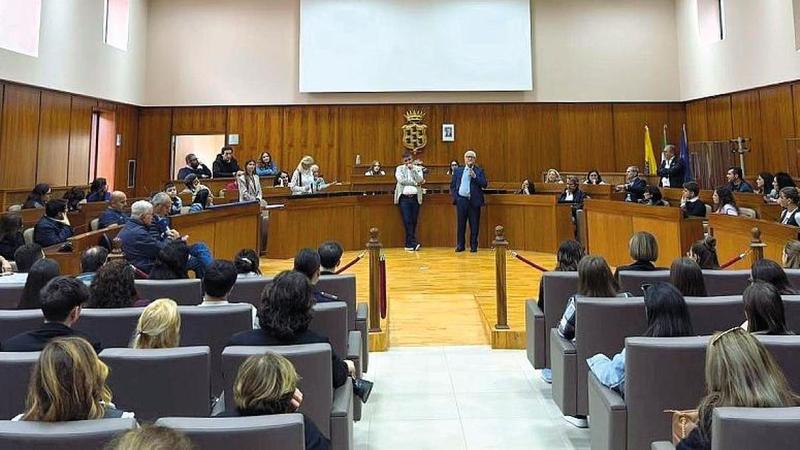 Pozzuoli, terremoto politico: il sindaco ha azzerato la giunta, campo largo precario Pozzuoli, terremoto politico: il sindaco ha azzerato la giunta, campo largo precario