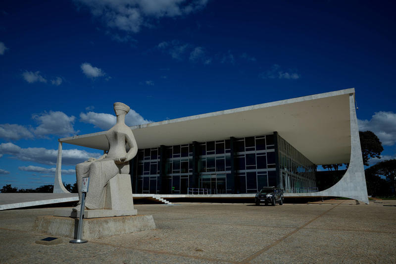 Transparência afugenta as excelências